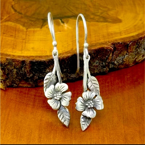 3/$15 Flower & Leaf Design Earrings - Picture 1 of 3